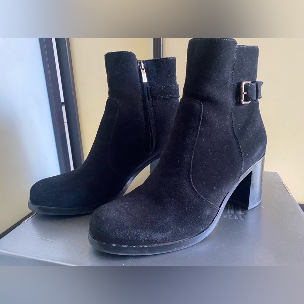 La Canadienne
Women's Petra Waterproof Suede Block-Heel Booties, 8.5 pre owned.